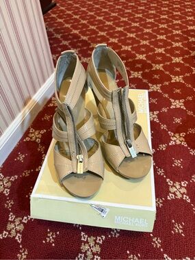 Michael Kors Women’s Beige Zipper Front Wedge Sandals
